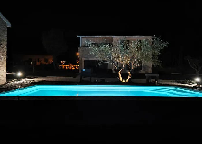 Villa Nova Resort With Pool